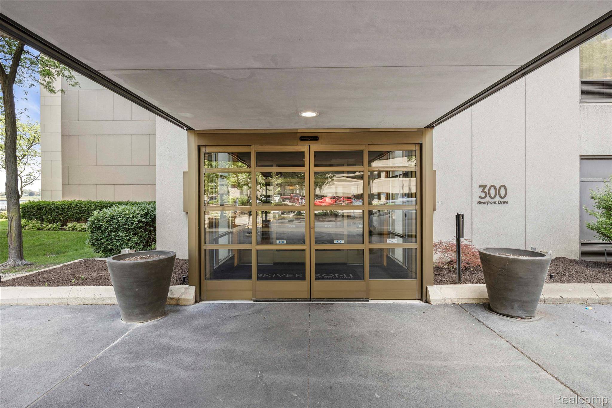 300 Riverfront DR #7G, Detroit, MI 48226