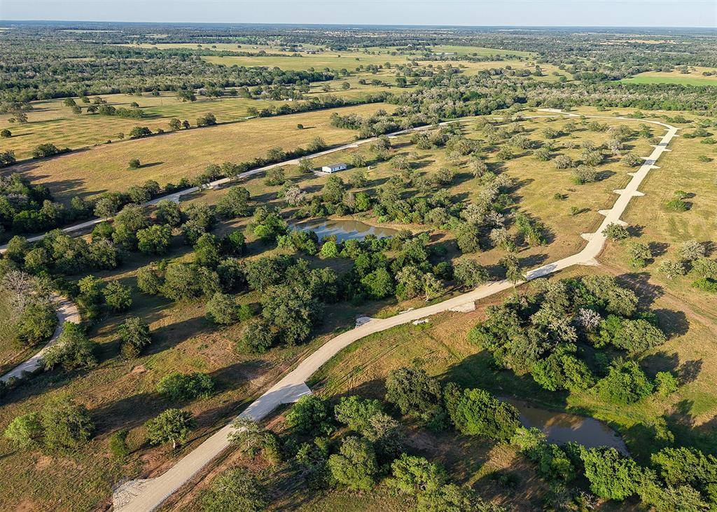 316 Main Loop Loop, Waelder, TX 78959
