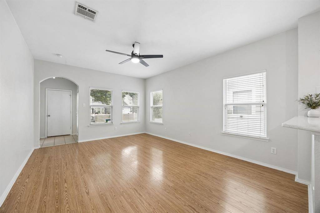 1317 Live Oak Lane, Savannah, TX 76227