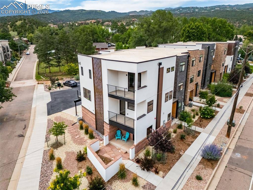 101 Beckers LN, Manitou Springs, CO 80829