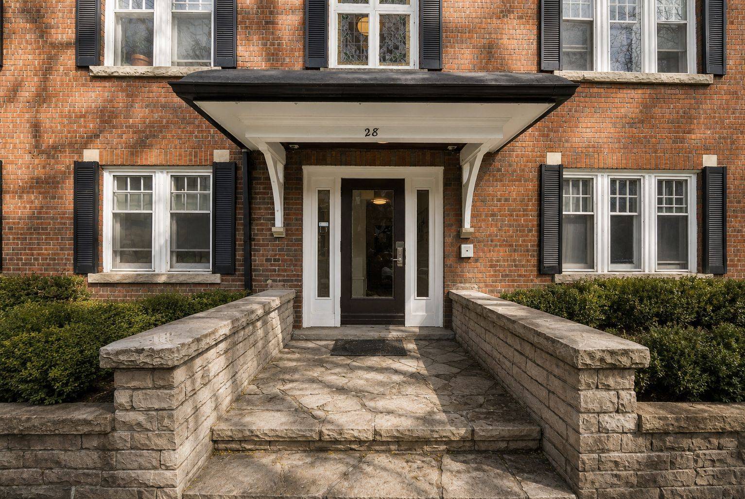 28 Macpherson AVE, Toronto C02, ON M5R 1W8