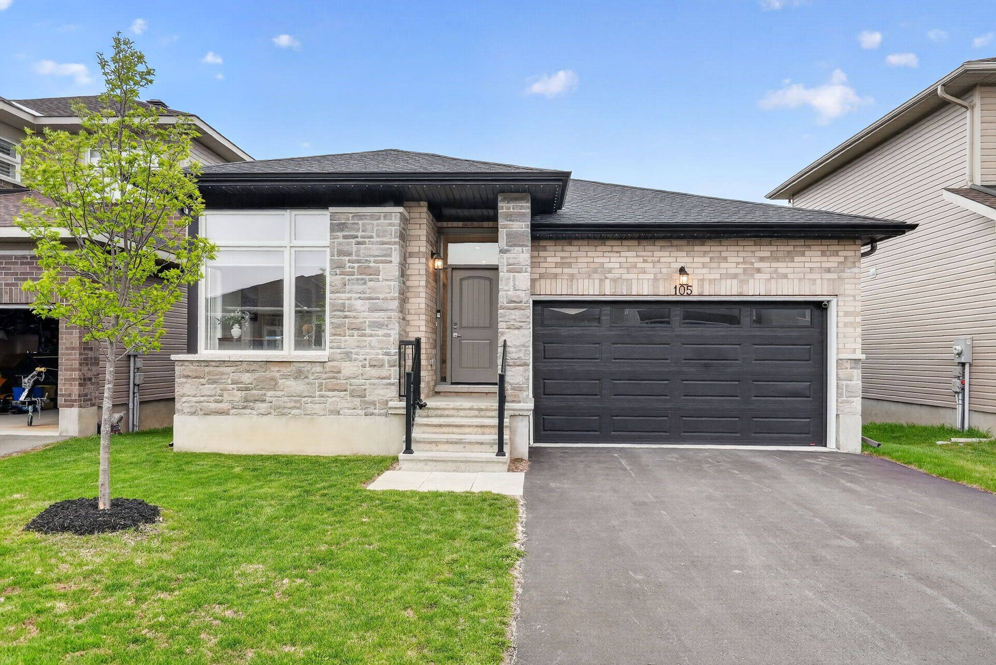 105 Dunlop RD, Carleton Place, ON K7C 0R8