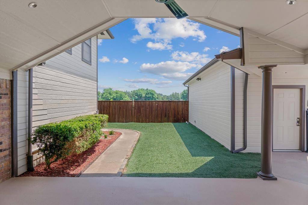 302 Erwin Street, Edgewood, TX 75117
