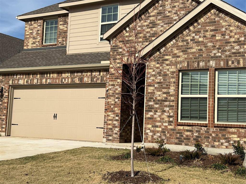 10517 BreezeWay Drive, Aubrey, TX 76227