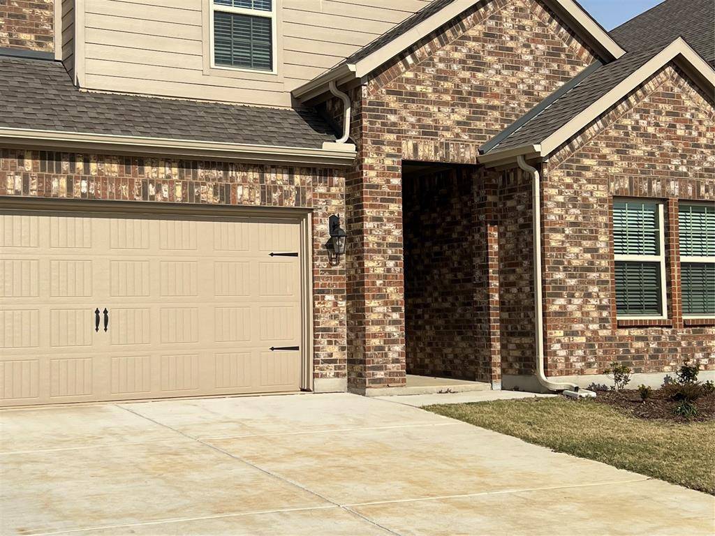 10517 BreezeWay Drive, Aubrey, TX 76227