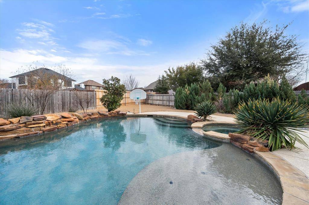 925 Sandy Hill, Burleson, TX 76028
