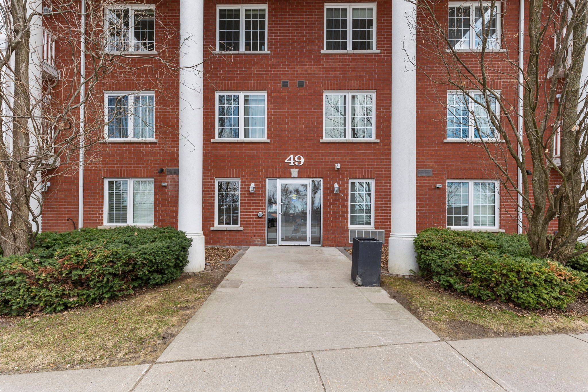 49 Jacob's TER #209, Barrie, ON L4N 0W4