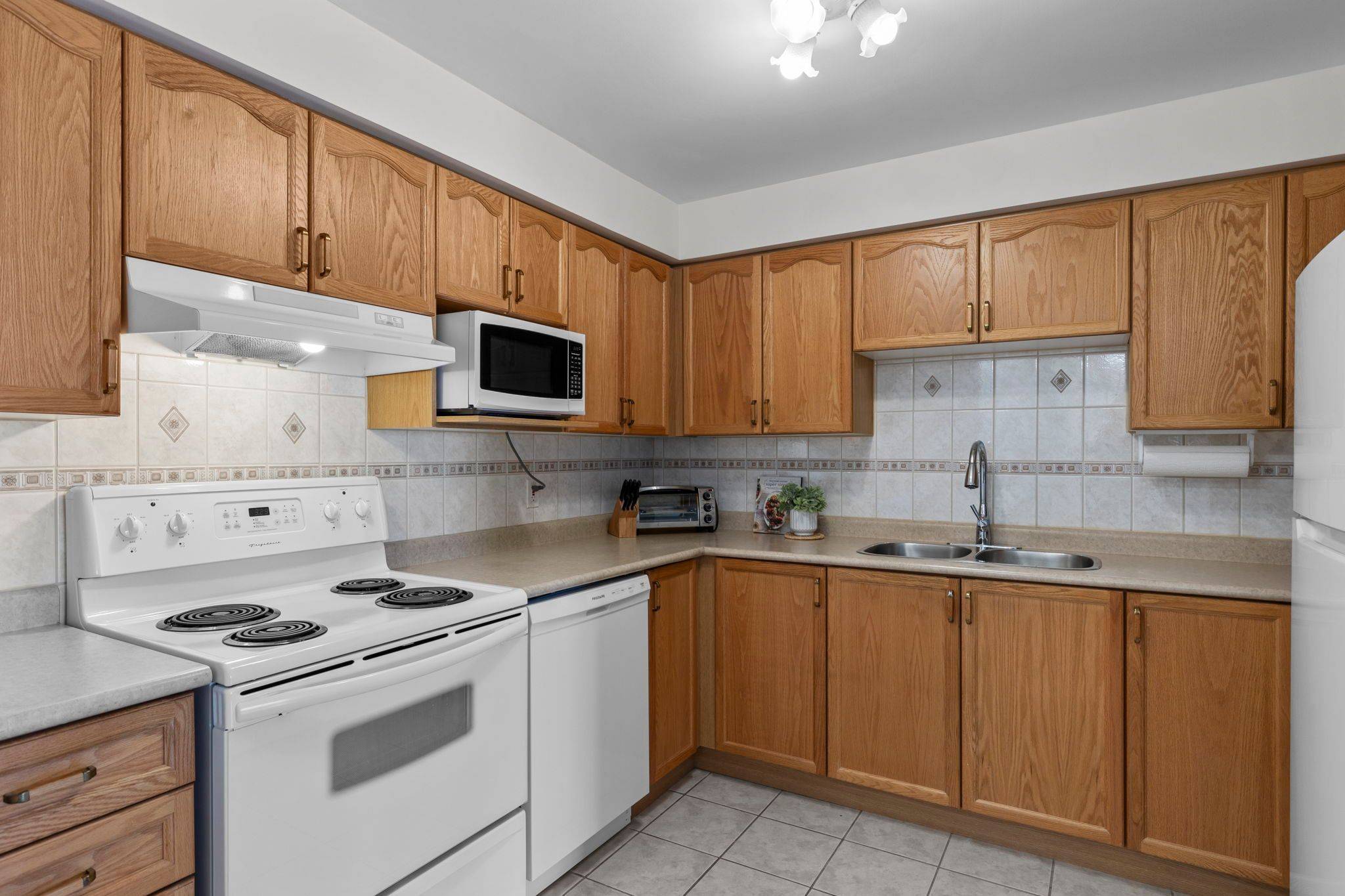 49 Jacob's TER #209, Barrie, ON L4N 0W4