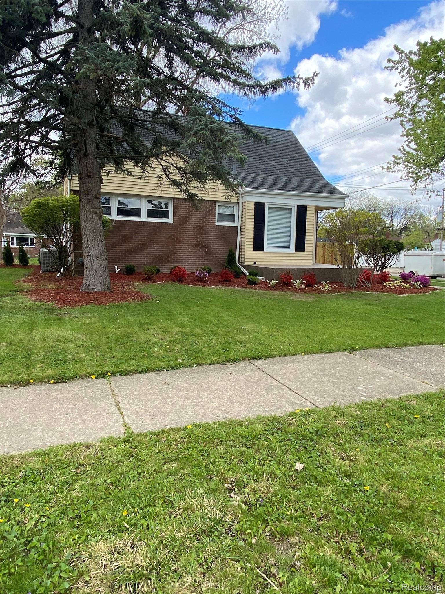 20202 Lancaster ST, Harper Woods, MI 48225