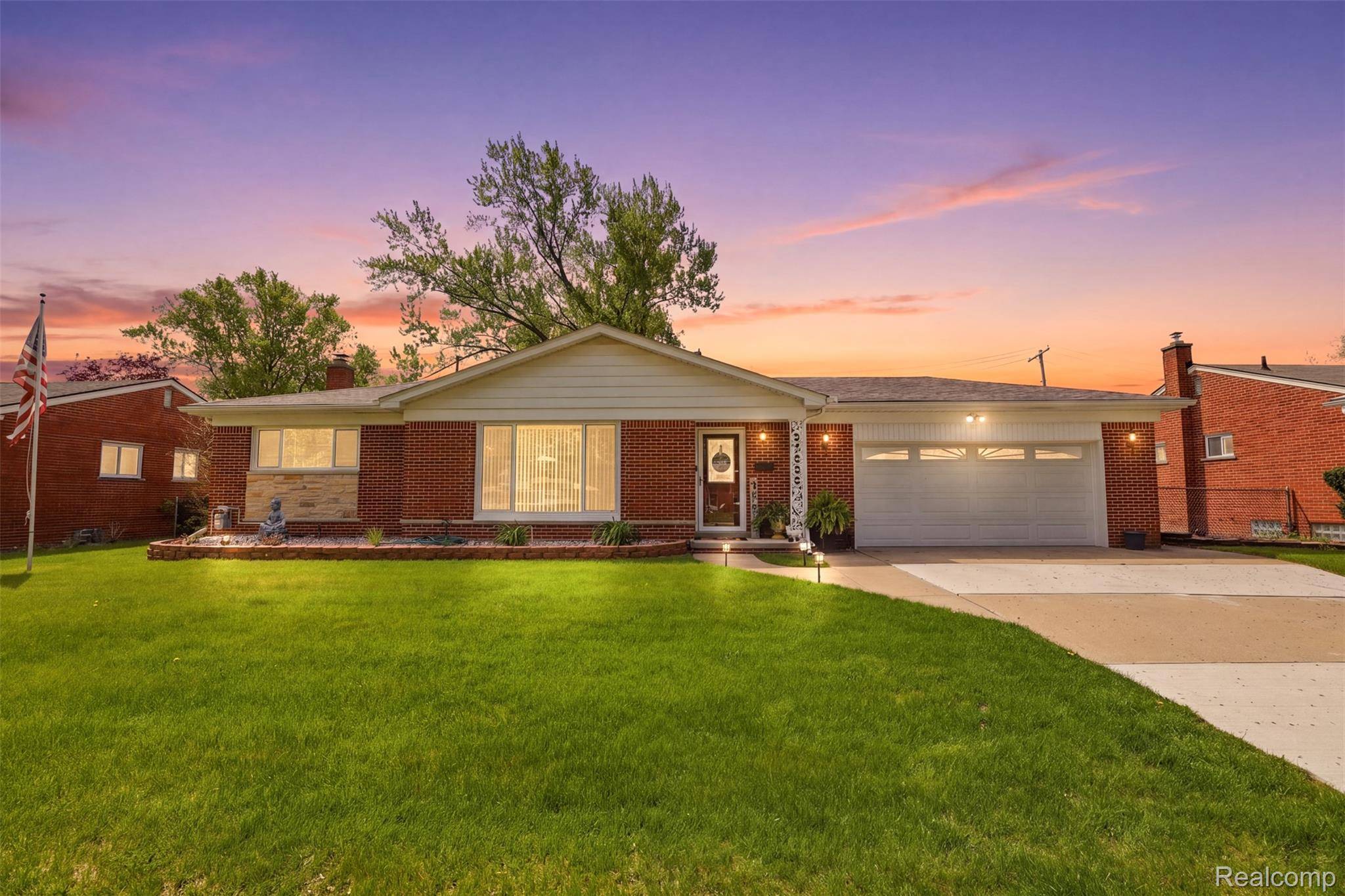 27425 Lyndon ST, Livonia, MI 48154