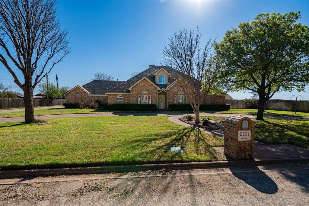 2221 Avenue Q, Anson, TX 79501