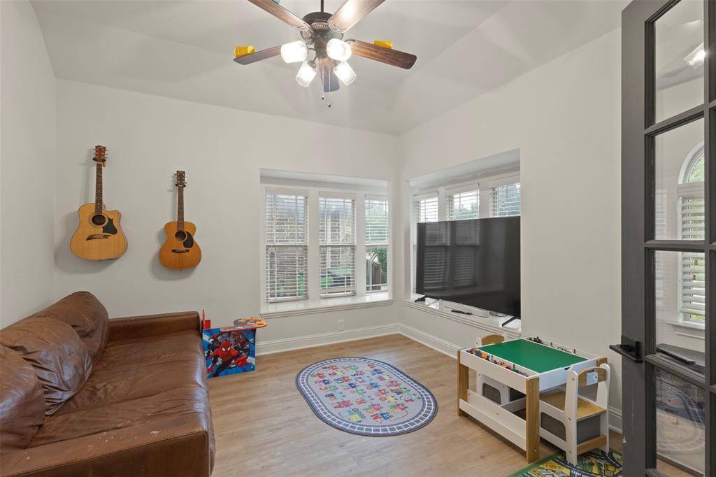 925 Lighthouse Lane, Savannah, TX 76227