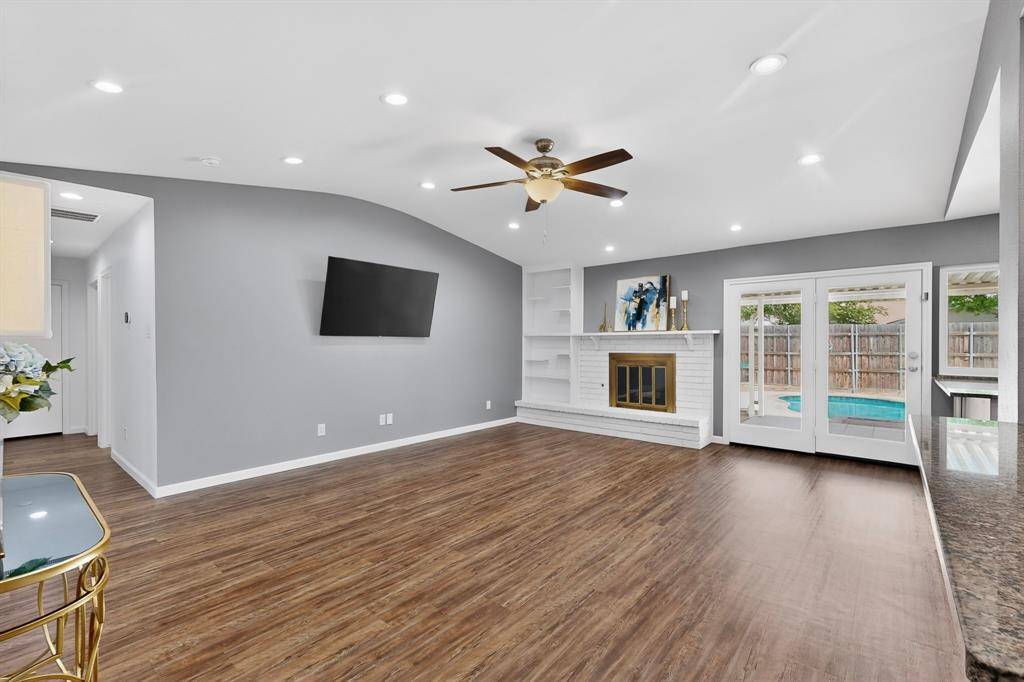 1915 Glenrose Lane, Carrollton, TX 75007