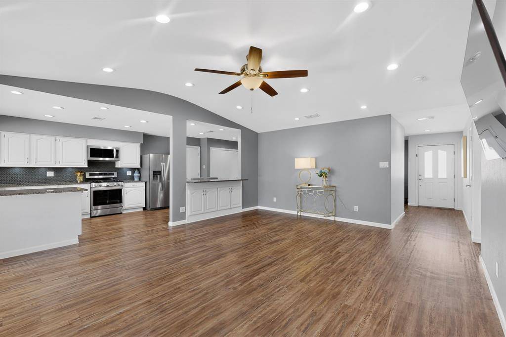 1915 Glenrose Lane, Carrollton, TX 75007