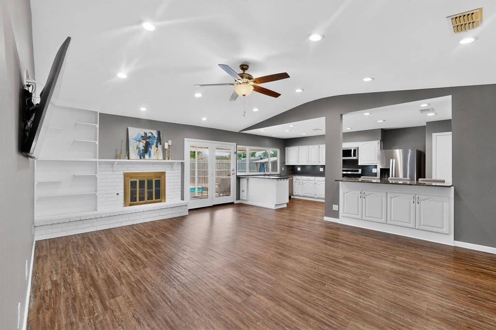 1915 Glenrose Lane, Carrollton, TX 75007