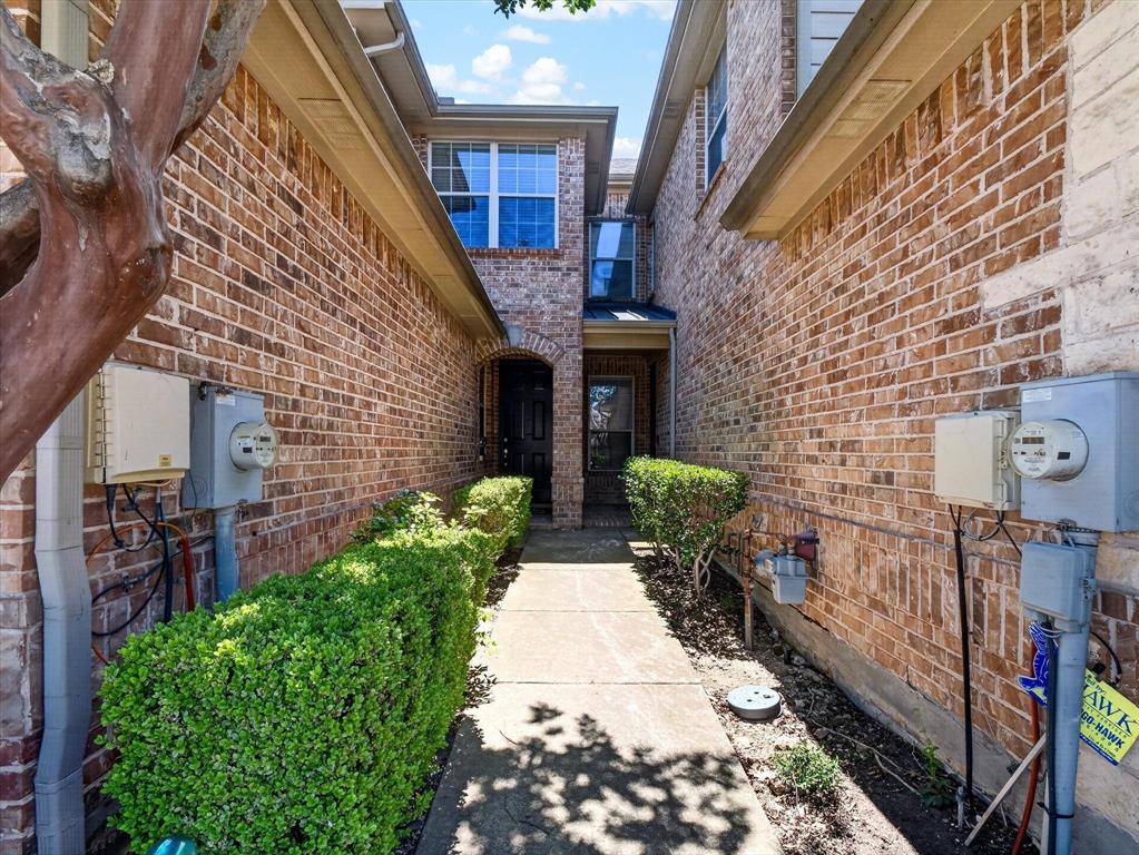 1828 Branch Trail, Carrollton, TX 75007