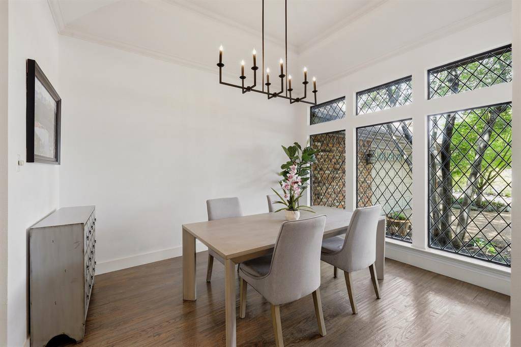 8710 Sanshire Avenue, Dallas, TX 75231