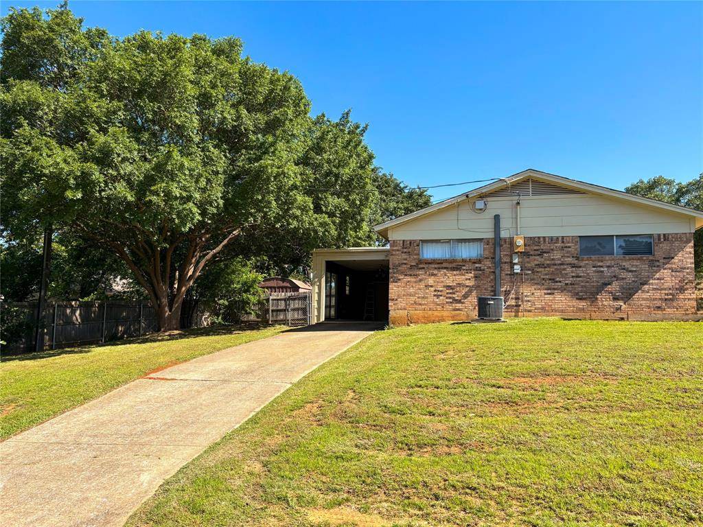 1829 S Center Street, Denison, TX 75021