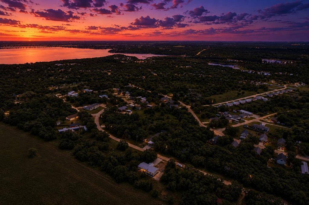 147 Lark Meadow Drive, Runaway Bay, TX 76426