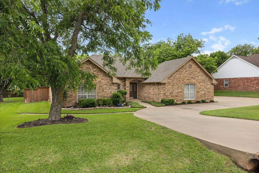 9126 Hanging Moss Drive, Granbury, TX 76049