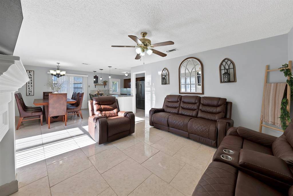 1124 Tyra Lane, Fort Worth, TX 76114