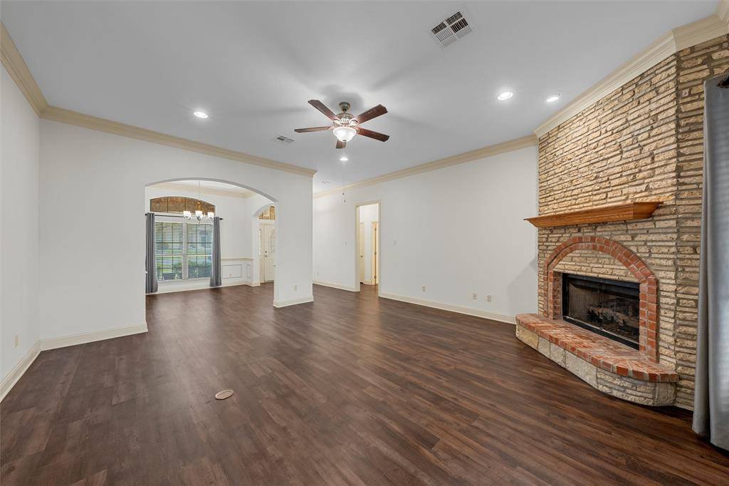 1305 Buffalo Pass, Woodway, TX 76712