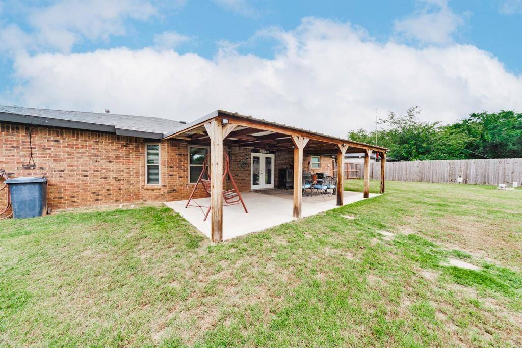 251 Alicia Street, Bowie, TX 76230