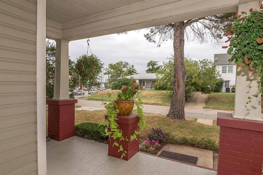 2241 W Rosedale Street S, Fort Worth, TX 76110