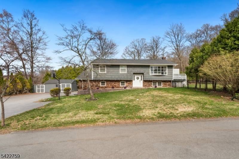 13 Hunters Ln, Byram Twp., NJ 07821