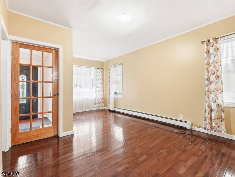 615 Spruce St, Roselle Boro, NJ 07203