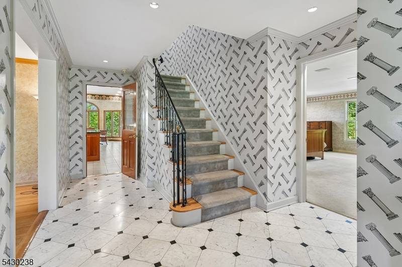 19 GREENBRIAR DRIVE, Summit City, NJ 07901