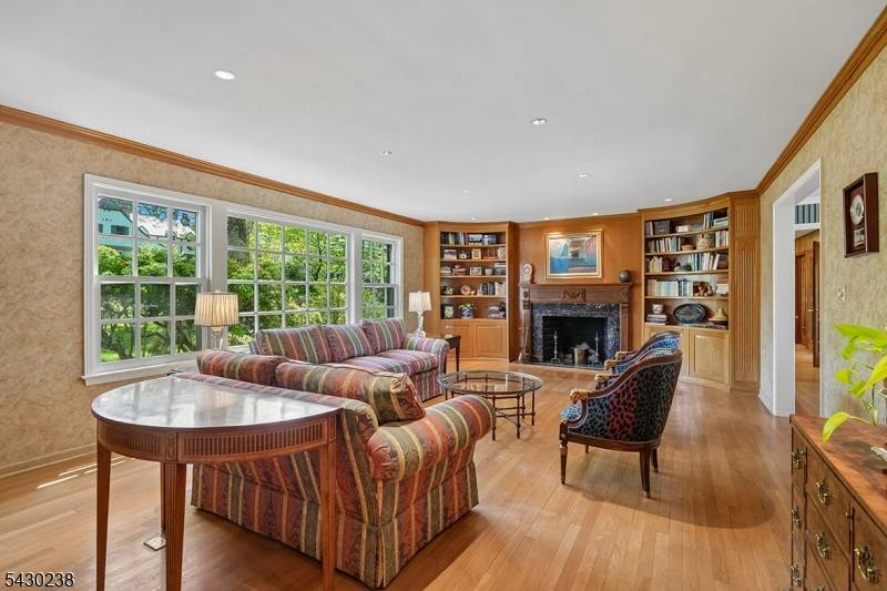 19 GREENBRIAR DRIVE, Summit City, NJ 07901