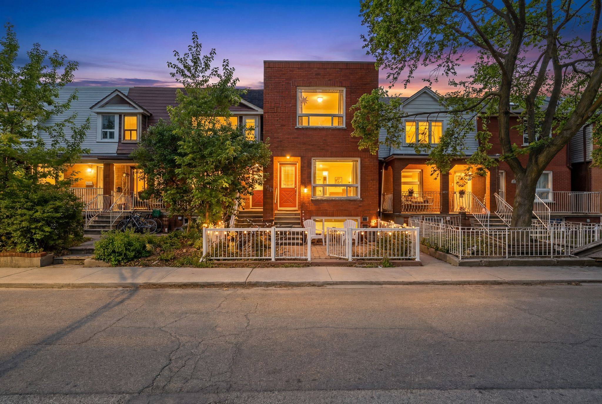 490 Brock AVE #4, Toronto C01, ON M6H 3N3