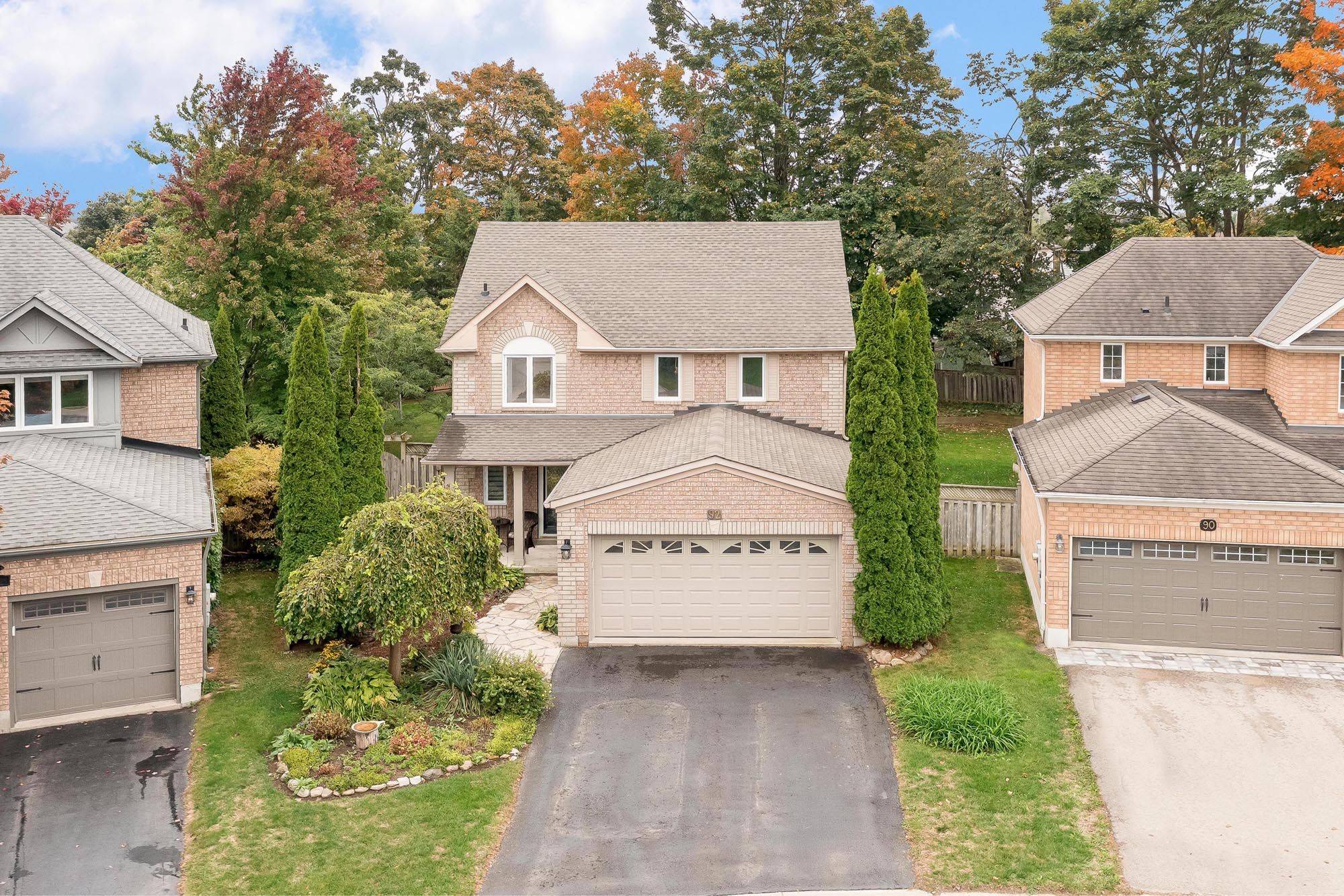 92 Brighton RD, Barrie, ON L4M 6S3