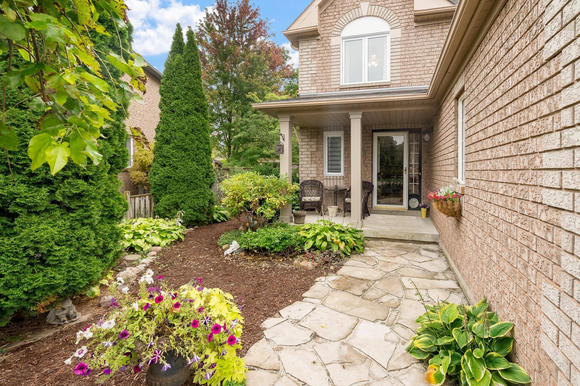 92 Brighton RD, Barrie, ON L4M 6S3