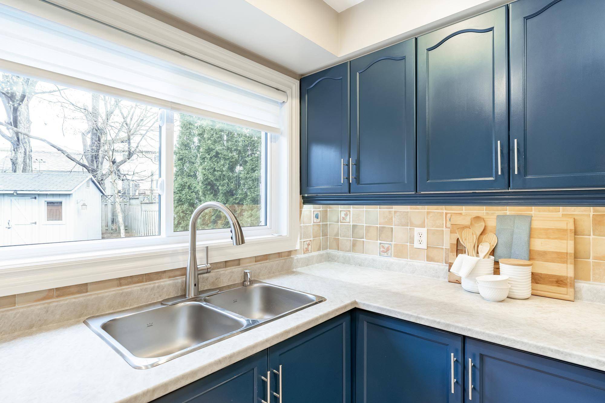 92 Brighton RD, Barrie, ON L4M 6S3