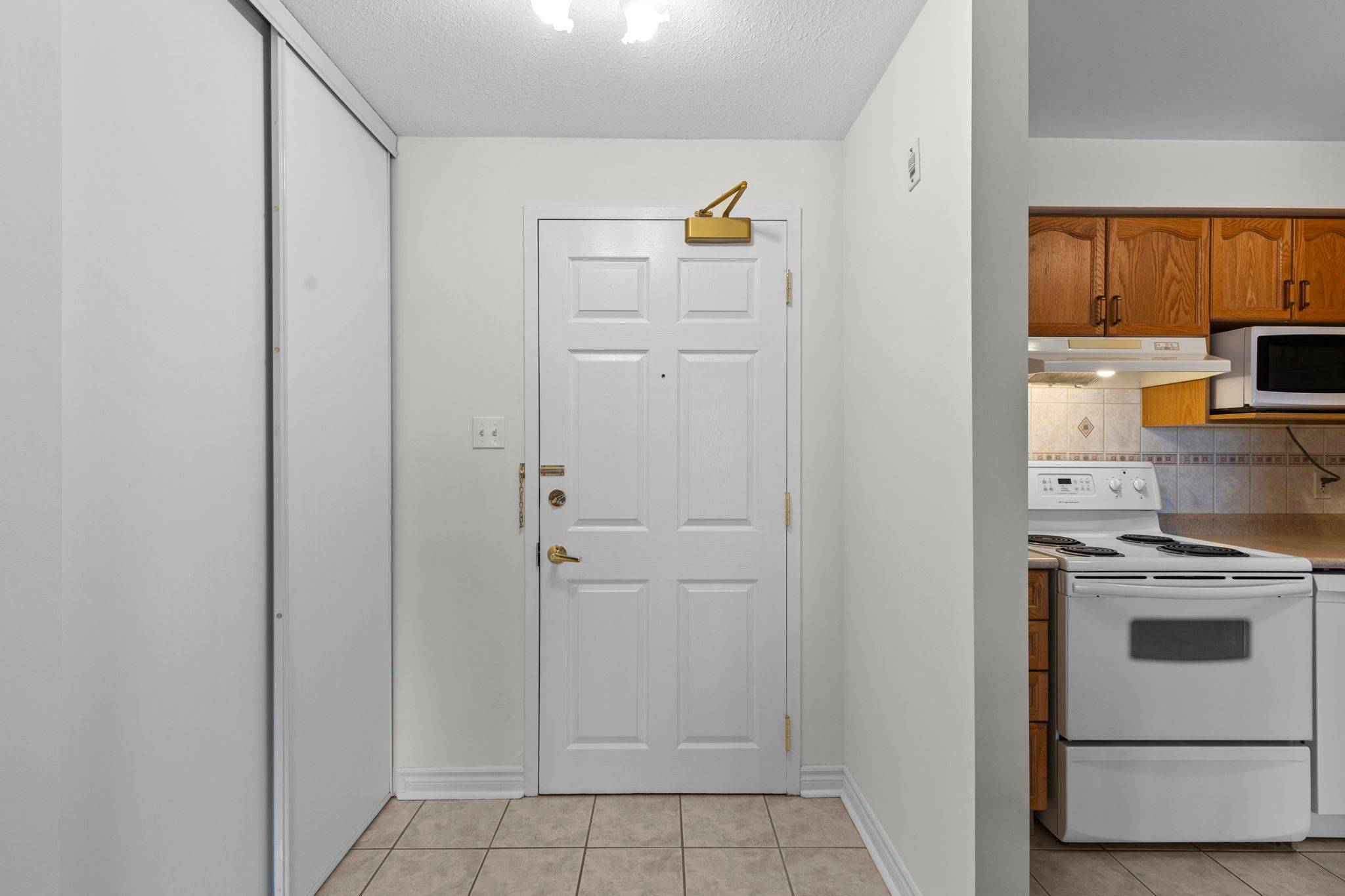 49 Jacob's TER #209, Barrie, ON L4N 0W4