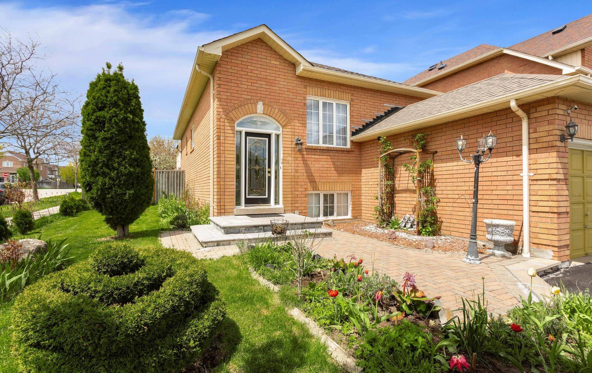 836 Avocado CRES, Mississauga, ON L5W 1K4