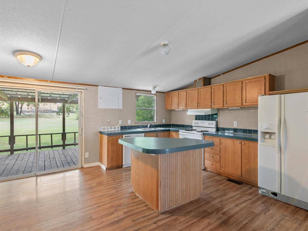 1102 15th Street, Bridgeport, TX 76426