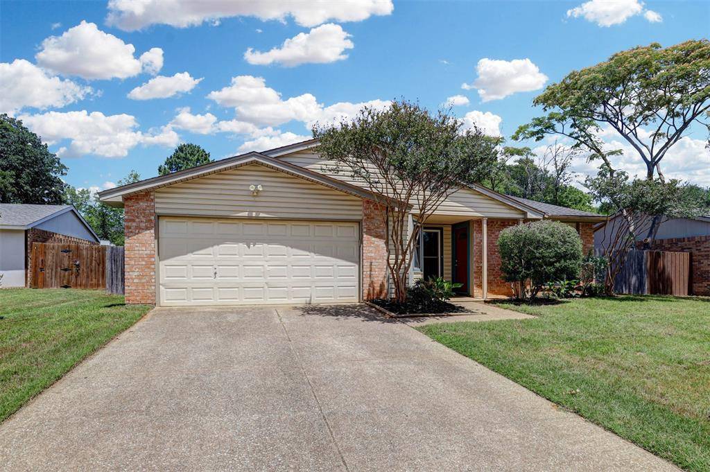 500 Moss Hill Lane, Euless, TX 76039