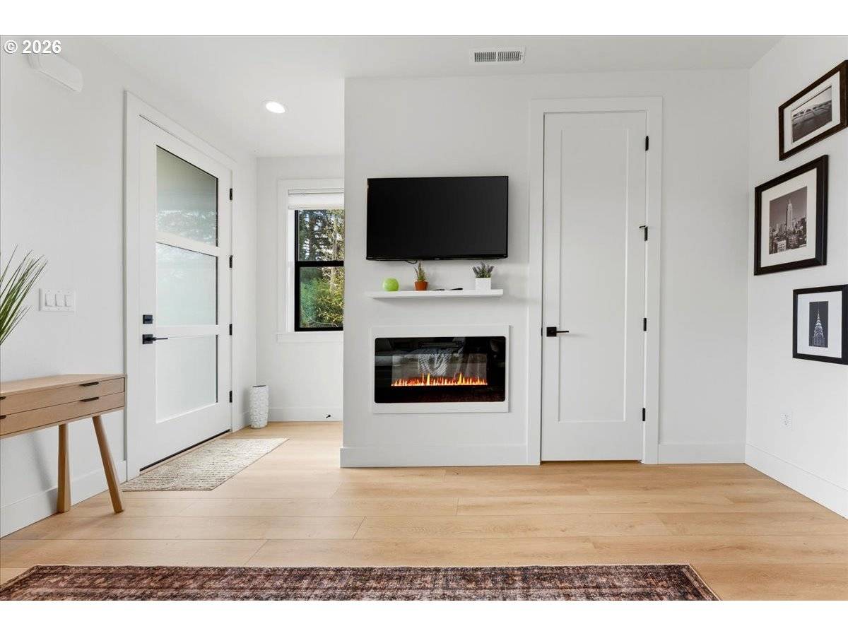 804 3rd AVE #C1, Lake Oswego, OR 97034