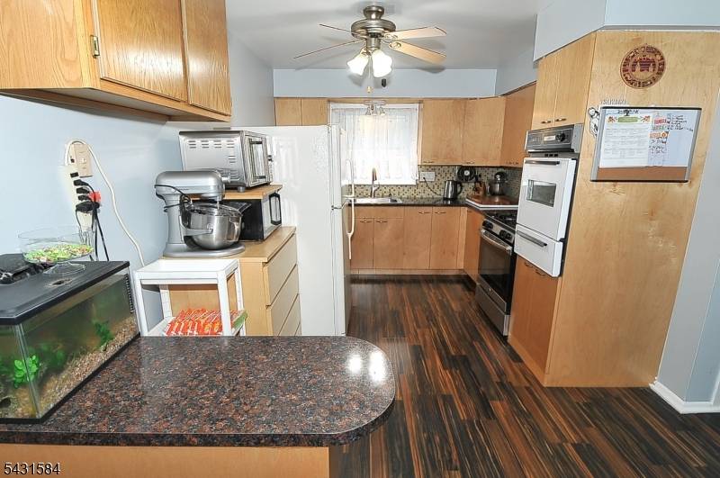 314 Kennedy Dr, Linden City, NJ 07036