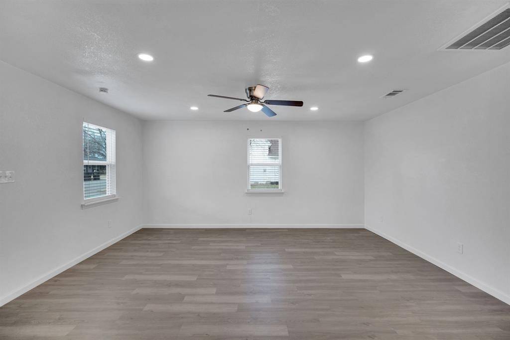 616 Sabine Avenue, Cleburne, TX 76031
