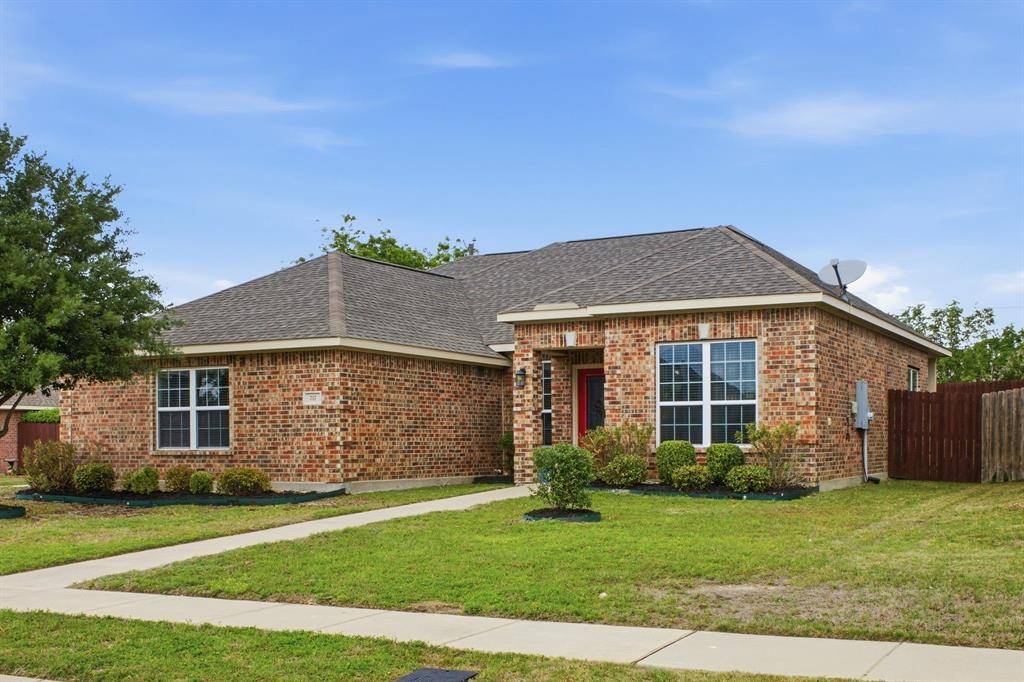717 Roaring Springs Drive, Glenn Heights, TX 75154