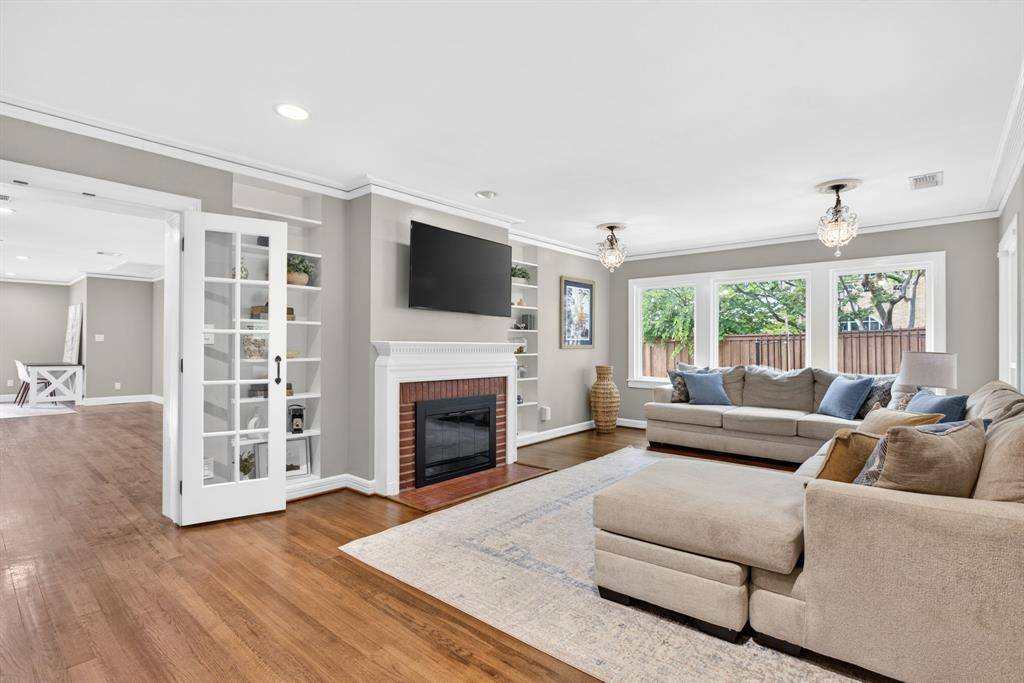 2912 6th Avenue, Fort Worth, TX 76110