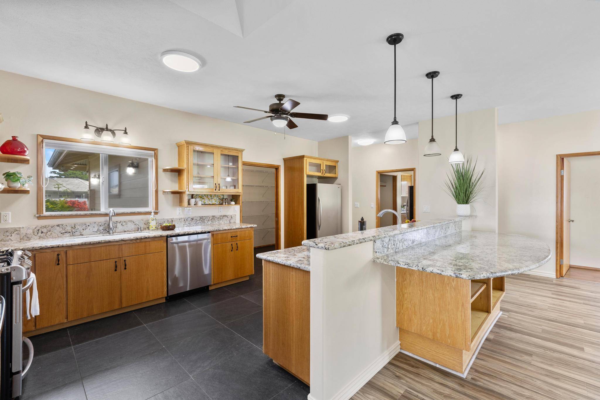 89 KAMALII ST, Hilo, HI 96720