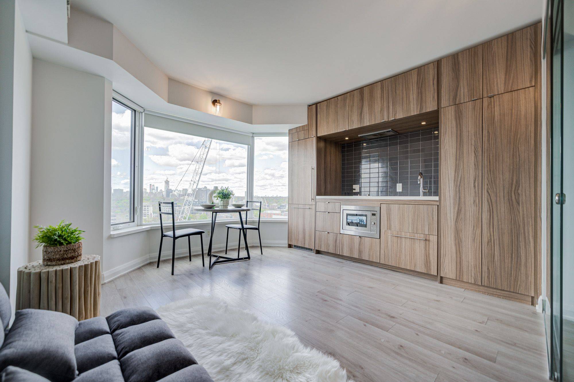 155 Yorkville AVE #1920, Toronto C02, ON M5R 0B4