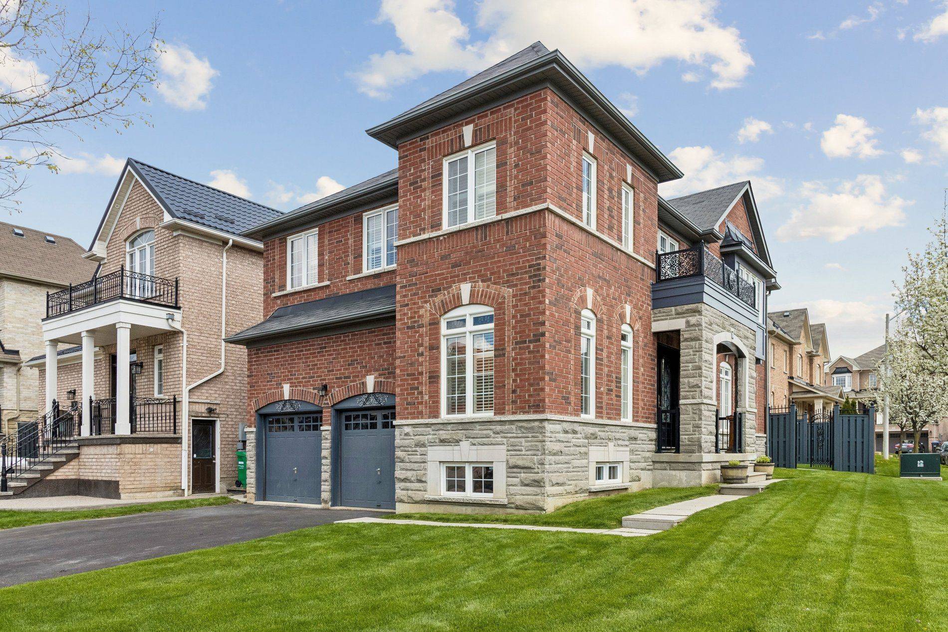 8 Seastar RD, Brampton, ON L6Y 0N9