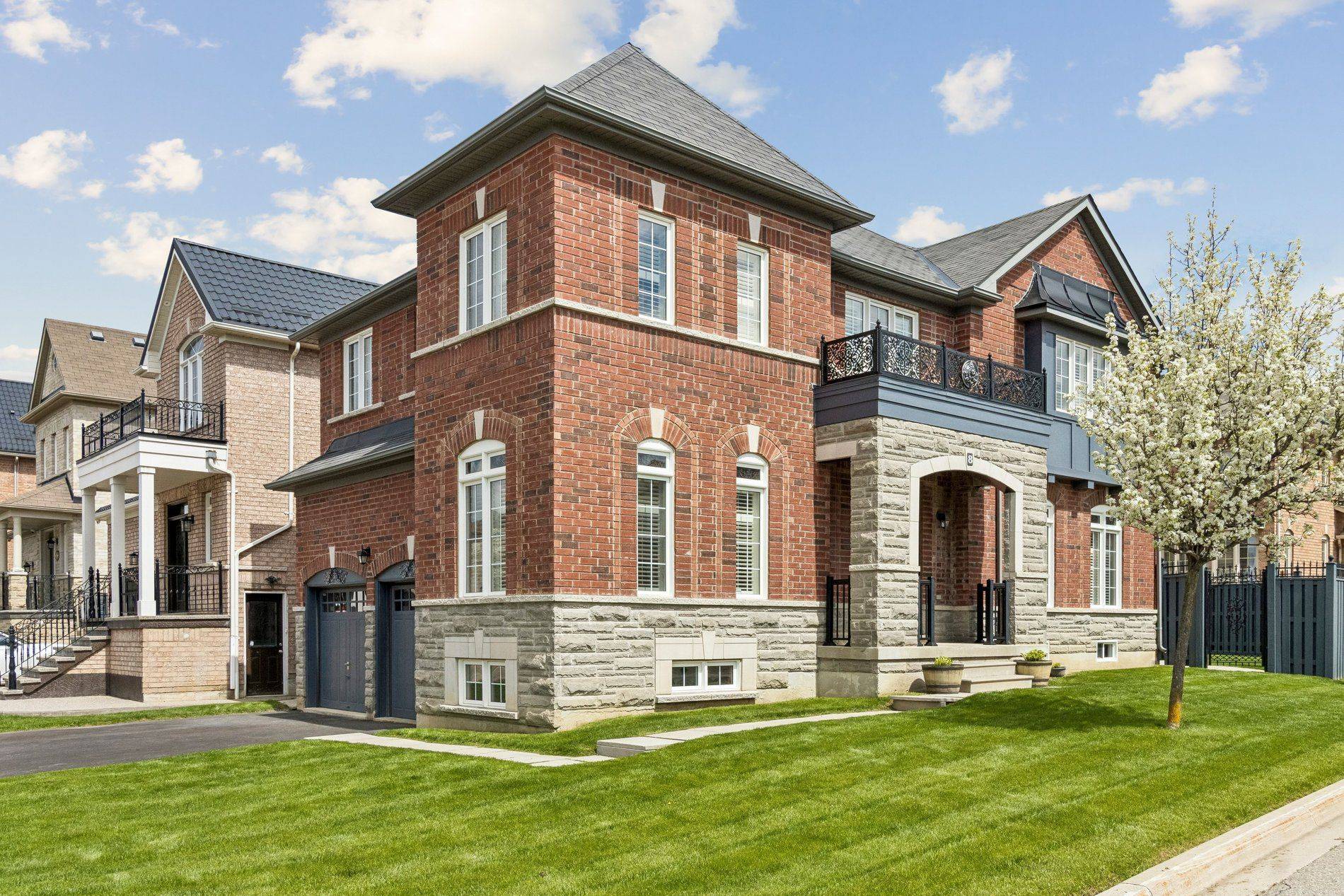 8 Seastar RD, Brampton, ON L6Y 0N9