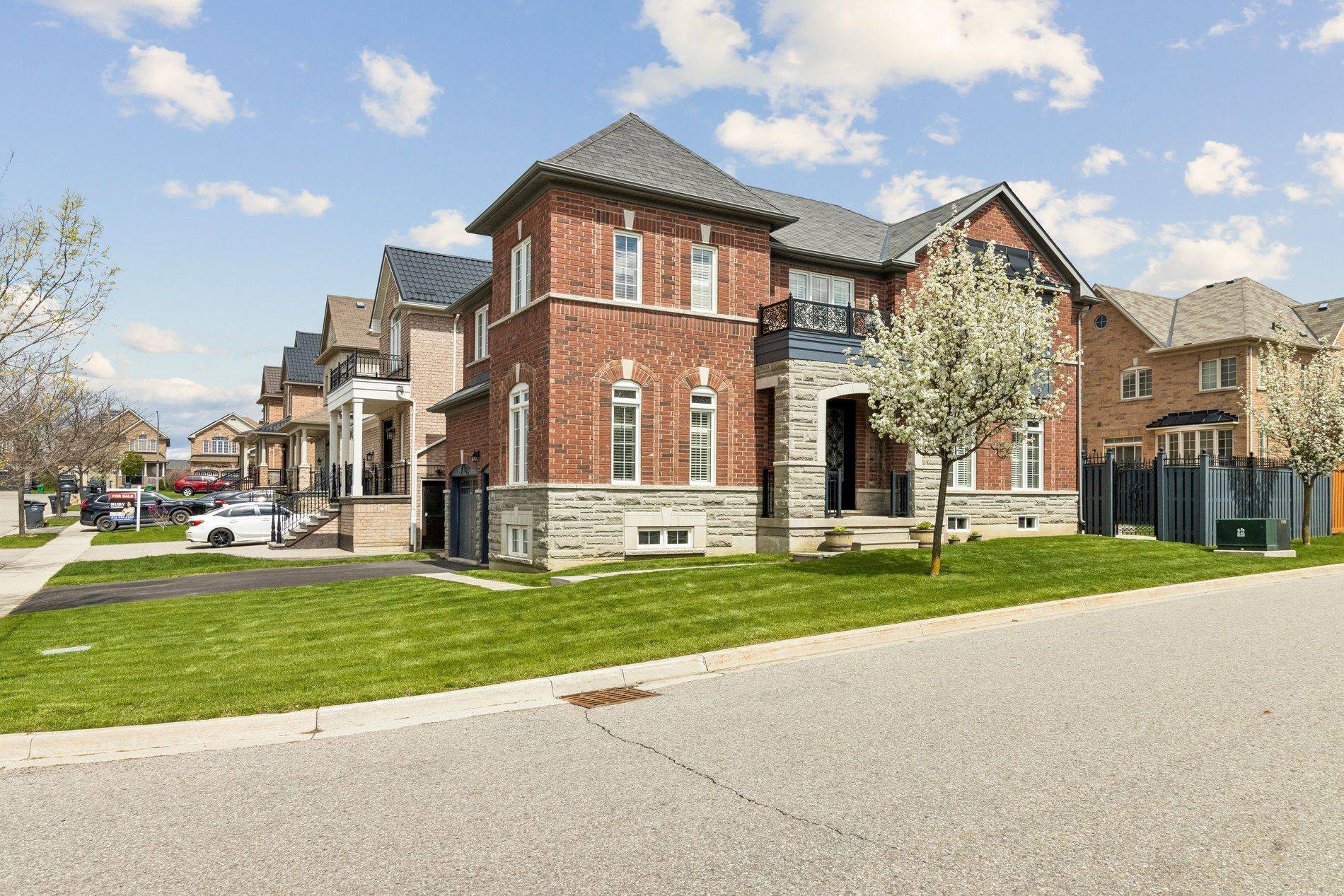 8 Seastar RD, Brampton, ON L6Y 0N9